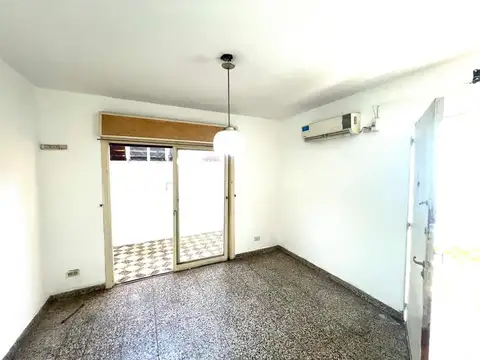 Depto Tipo Casa 2 ambientes con 1 baño