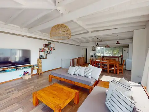 Casa 4 ambientes con 2 baños