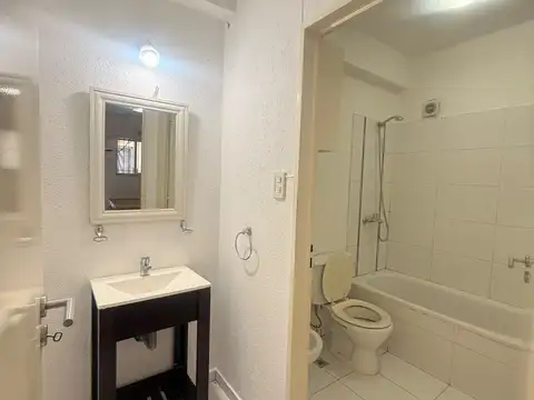 Departamento en Alquiler en Monte Castro, $ 450.000