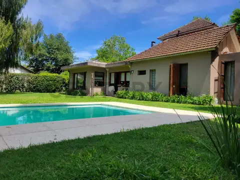 Casa en Alquiler con 2 cocheras