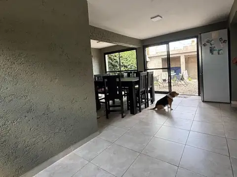 Casa 7 ambientes con 1 baño