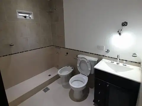 Casa 2 ambientes con 1 baño