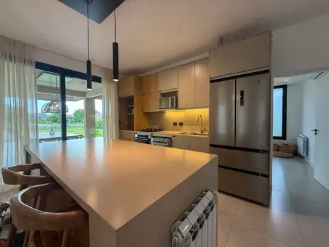 Casa 6 ambientes con 3 baños