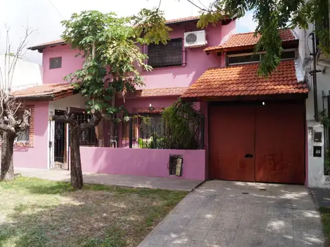 CASA EN VENTA 7 AMBIENTES APTA CREDITO EN LOMAS DE ZAMORA