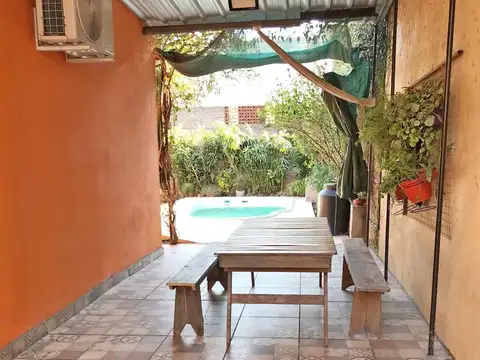 Casa en Venta con 2 cocheras