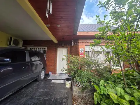 Casa en venta Castelar Sur.