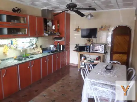 Casa 3 ambientes con 2 baños