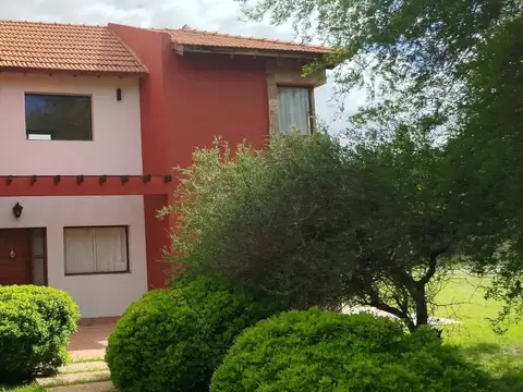CASA EN VENTA EN LOS MOLLES ESTACION VILLA ELENA