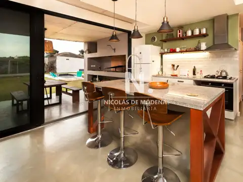 Cómoda Casa en Manantiales con vista al mar y amplio jardín