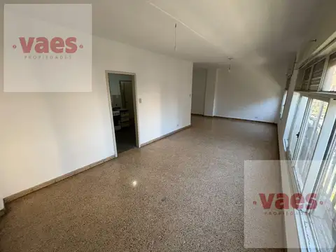 ALQUILER – Piso completo de 3 dormitorios con balcón en Nueva Córdoba