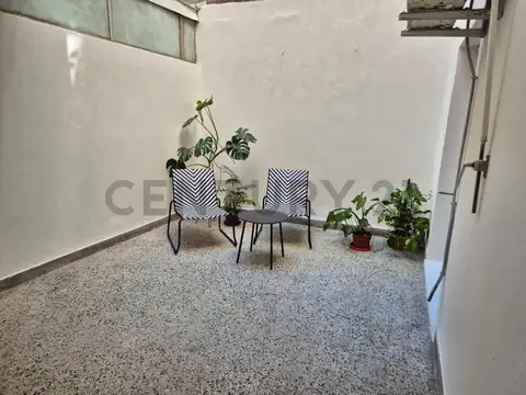 Venta Dpto 2 amb RECICLADO con patio Caballito