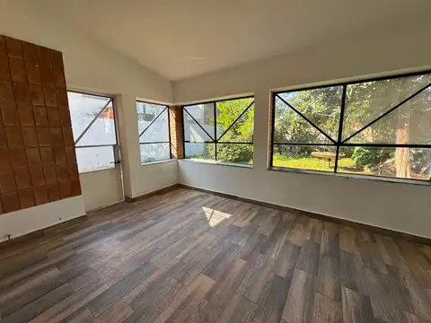 Casa 6 ambientes con 2 baños