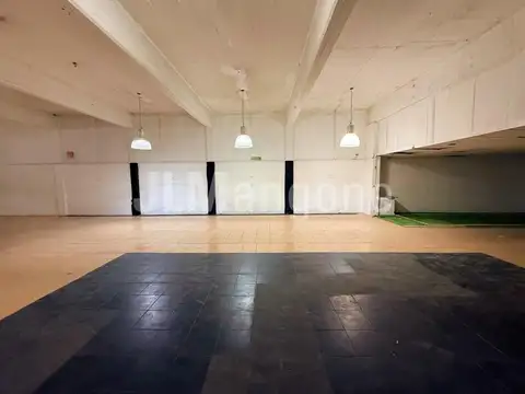 Local 300 m2 con doble entrada