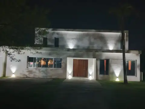 Casa en Alquiler en Los Alcanfores, USD 2.300