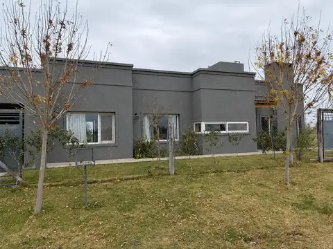 Ulrich al 1400, entre Ledesma y Orzali
