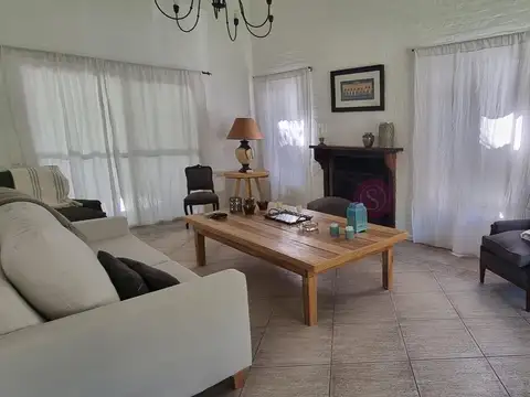 Casa en Venta con 4 cocheras