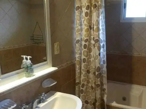 Casa 6 ambientes con 3 baños