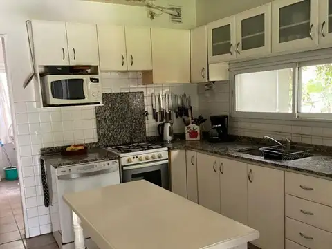 Casa 5 ambientes con 3 baños