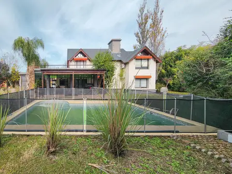 Casa de 3 dormitorios con quincho y pileta en Barrio Cerrado Campos de Esther