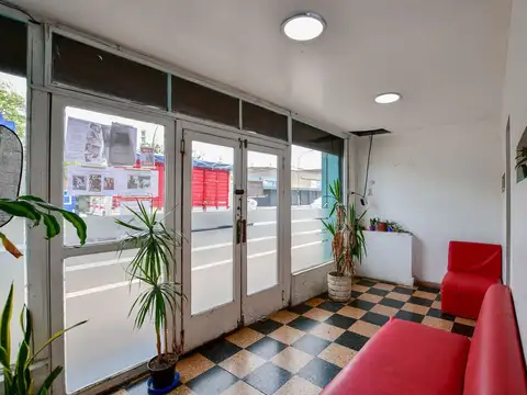 Avenida Montevideo entre Hamburgo y Londres 300