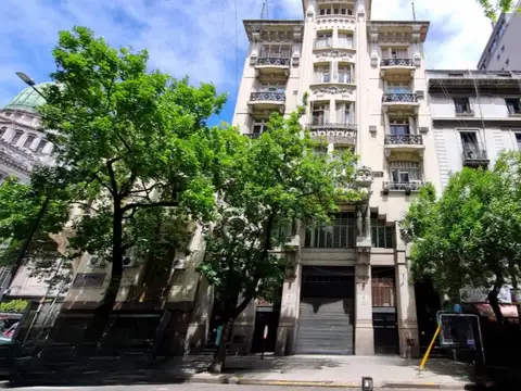 Av. Rivadavia 1910. Local 1.960 m2. Varios destinos!