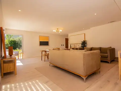 Casa 6 ambientes con 2 baños