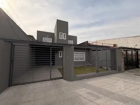 Casa en Venta en Villa Ballester -Lote 8,66 x 36,65 -4 Ambientes-Cochera para 2 autos