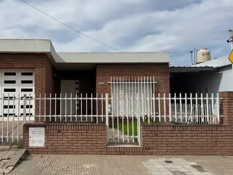 VENTA CASA 3 DORMITORIOS CON QUINCHO  EN VGG