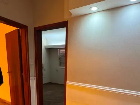 Casa 8 ambientes con 2 baños