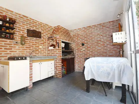 Casa 4 ambientes con 1 baño