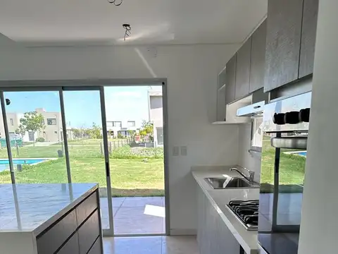 Casa 5 ambientes con 2 baños