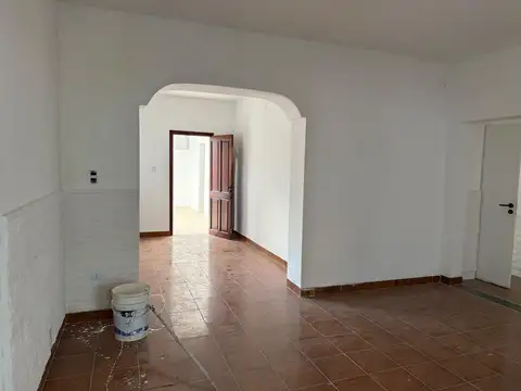 Casa en Alquiler con 2 cocheras