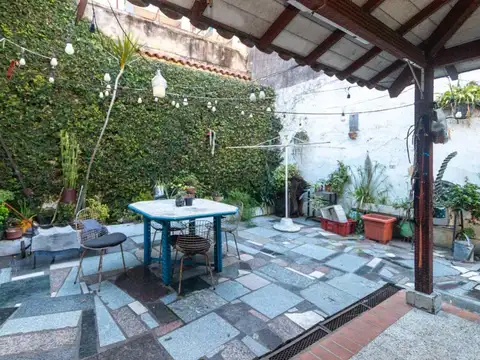 CASA  5 AMB. QUINCHO LAVAVADERO COCHERA P/4 AUTOS