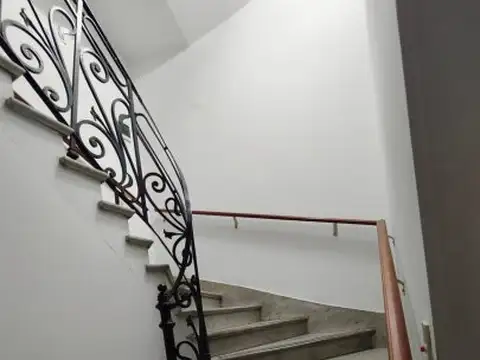 Oficina 9 ambientes con 3 baños