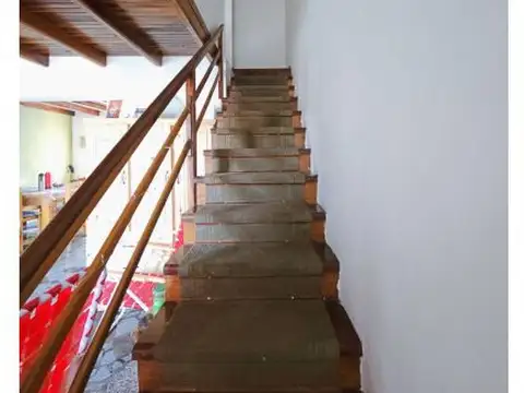 Duplex céntrico de 2 dormitorios con patio pequeño! Magnífica ubicación! Sarmiento e/Rivadavia...