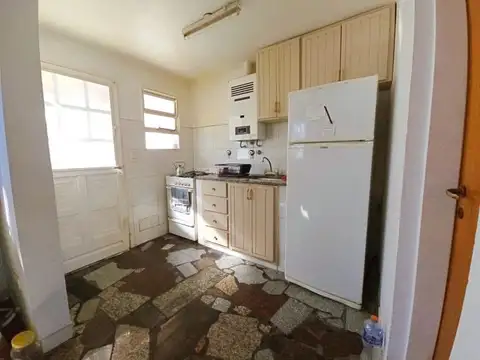 Casa 5 ambientes con 1 baño