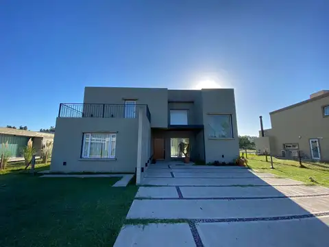 Casa en Alquiler de 3 dormitorios