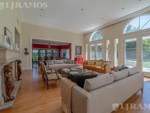 Casa 6 ambientes con 4 baños