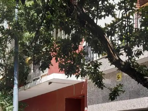 Monoanbiente en PB con patio en Boedo