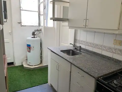SARMIENTO al 4600 3 Ambientes con dependencia Segundo piso por Escalera