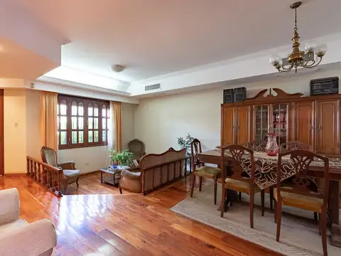 CASA VENTA 4 DORMITORIOS CON PATIO PILETA QUINCHO