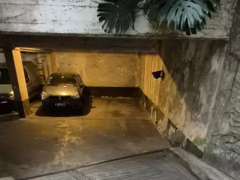 Venta Cochera cubierta en Vicente Lopez con baulera