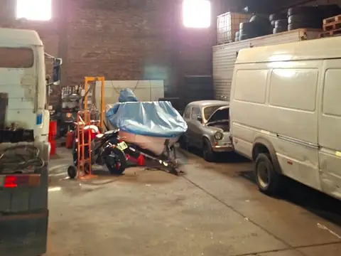 Vendo Galpon en Av. Almirante Brown. casi Blas Pareras, ideal deposito y transporte de gran porte