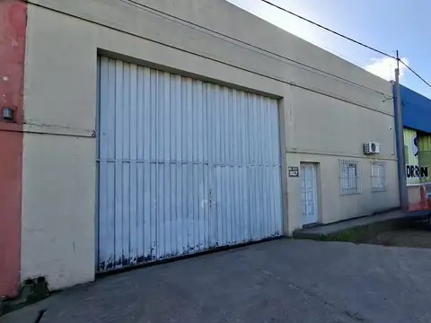 Vendo Galpon en Av. Almirante Brown. casi Blas Pareras, ideal deposito y transporte de gran porte