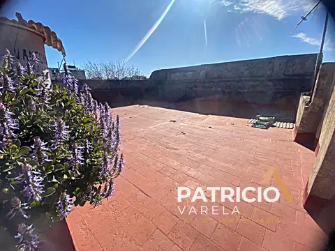 Venta Departamento tipo PH A Reciclar -  4  Ambientes , Patio + 2 Terrazas Propias - Financiación