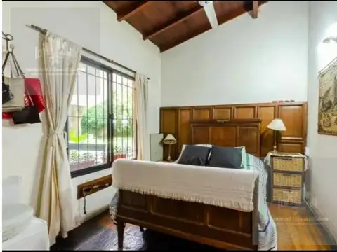 Casa en Venta con 3 cocheras
