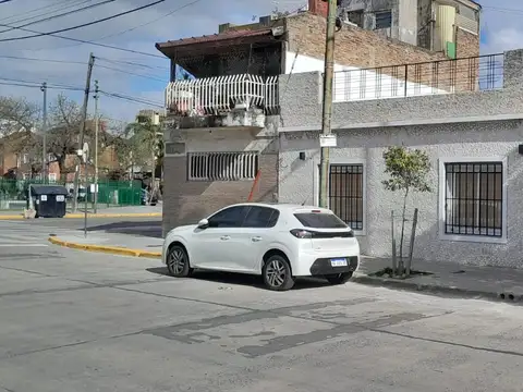 Casa 7 ambientes con patio y terraza