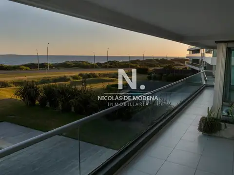 Apartamento en venta, 3 dormitorios y dependencia, Playa Brava, Punta del Este