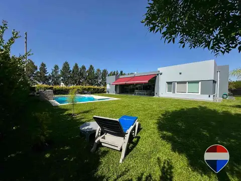 Casa en Venta con 2 cocheras