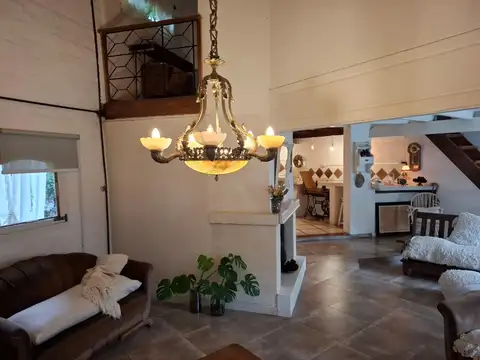 Casa 4 ambientes con 2 baños